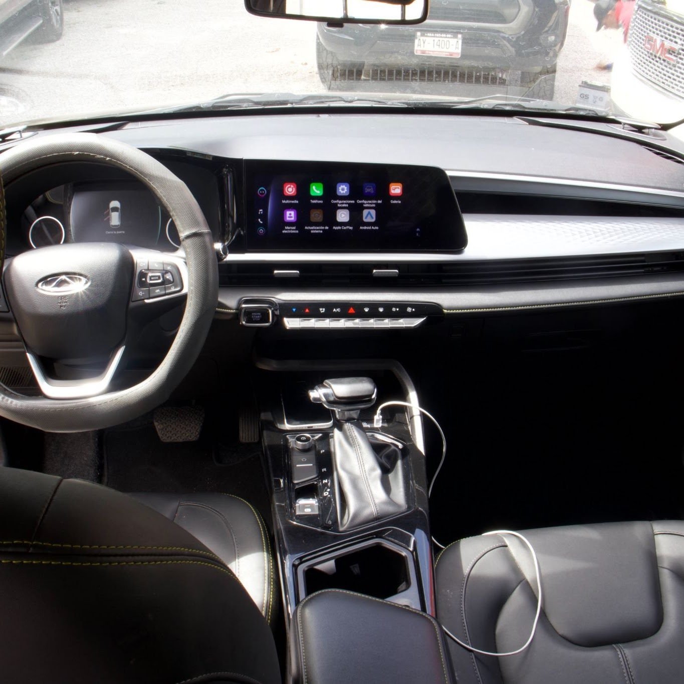 Interior con pantalla táctil